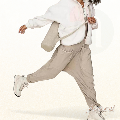 Eleganter einfarbiger Jumpsuit mit V-Ausschnitt und praktische Täsch