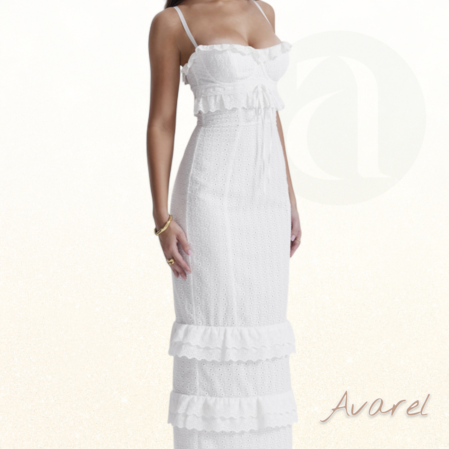 Vai | Elegantes langes weißes Kleid mit modernem Futter für einen unvergesslichen Stil