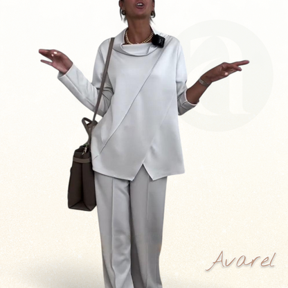 Elegante unregelmässig länge Ärmligi Drapierte Krage für e stilvolle Look