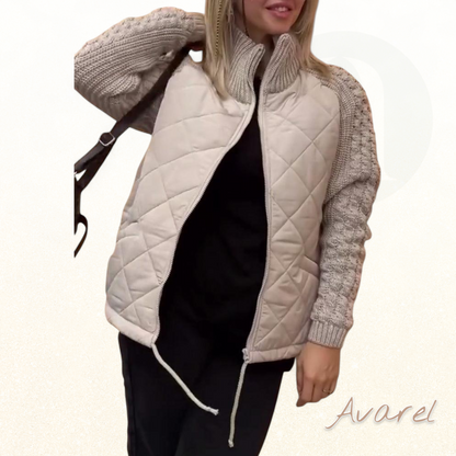 Eleganter einfarbiger Mantel mit praktischem Reissverschluss und stilvollem hohe Kragen