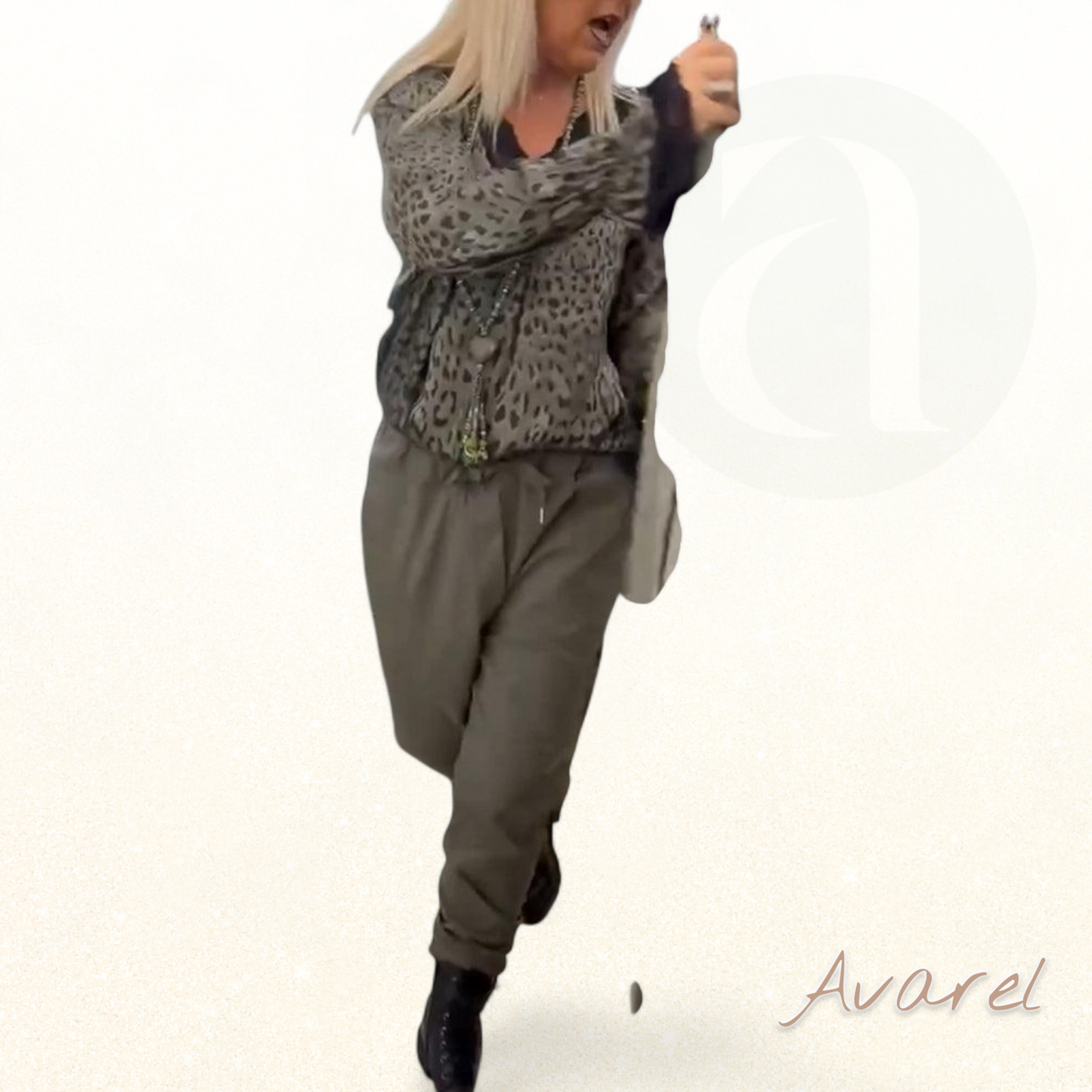 Bequemi einfarbigi Freiziehose mit praktischem Kordelzug