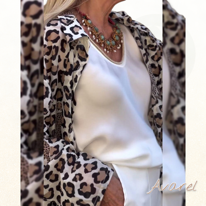 Schicke Langmantel mit Revers und modischem Leopardenmuster für einen moderne Look