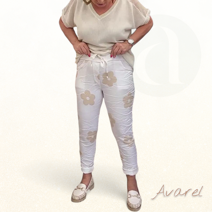 Hose mit coollem Print und praktischem Kordelzug für en lässige Look