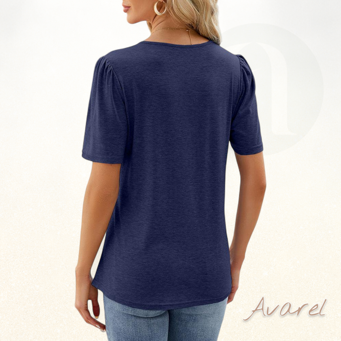 Stylisch-einfarbiges T-Shirt mit eleganter geraffter U-Ausschnitt