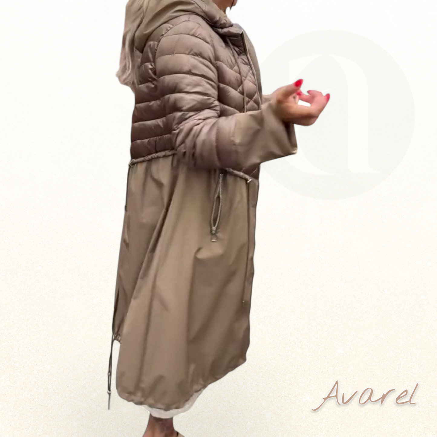 Warmligi, lang gesteppte Jacke mit bequeme Kapuze für maximale Komfort