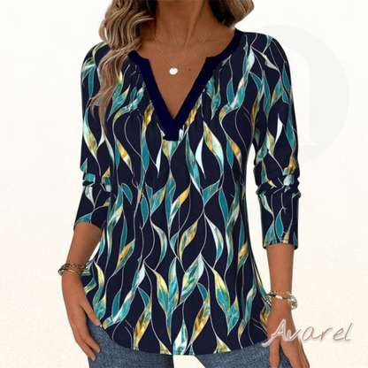 lässigs T-Shirt mit stilvollem Blätterdruck und V-Ausschnitt