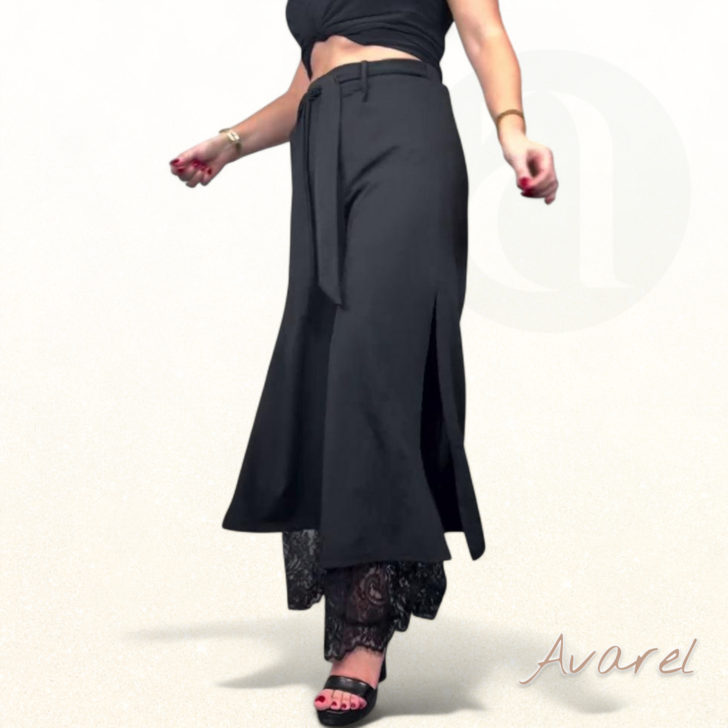 Härzvoller Schlauch mit Spitzenbesatz und Schlitz für vielseitige i einsetzen