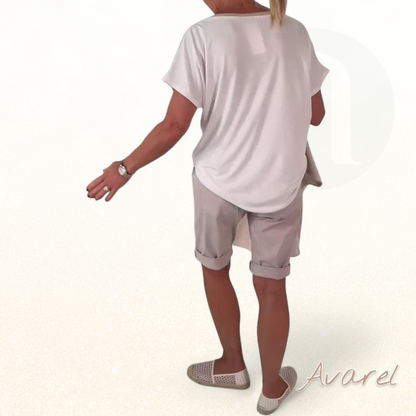 Vielseitigs bedruckts T-Shirt mit V-Ausschnitt für jed Anlass