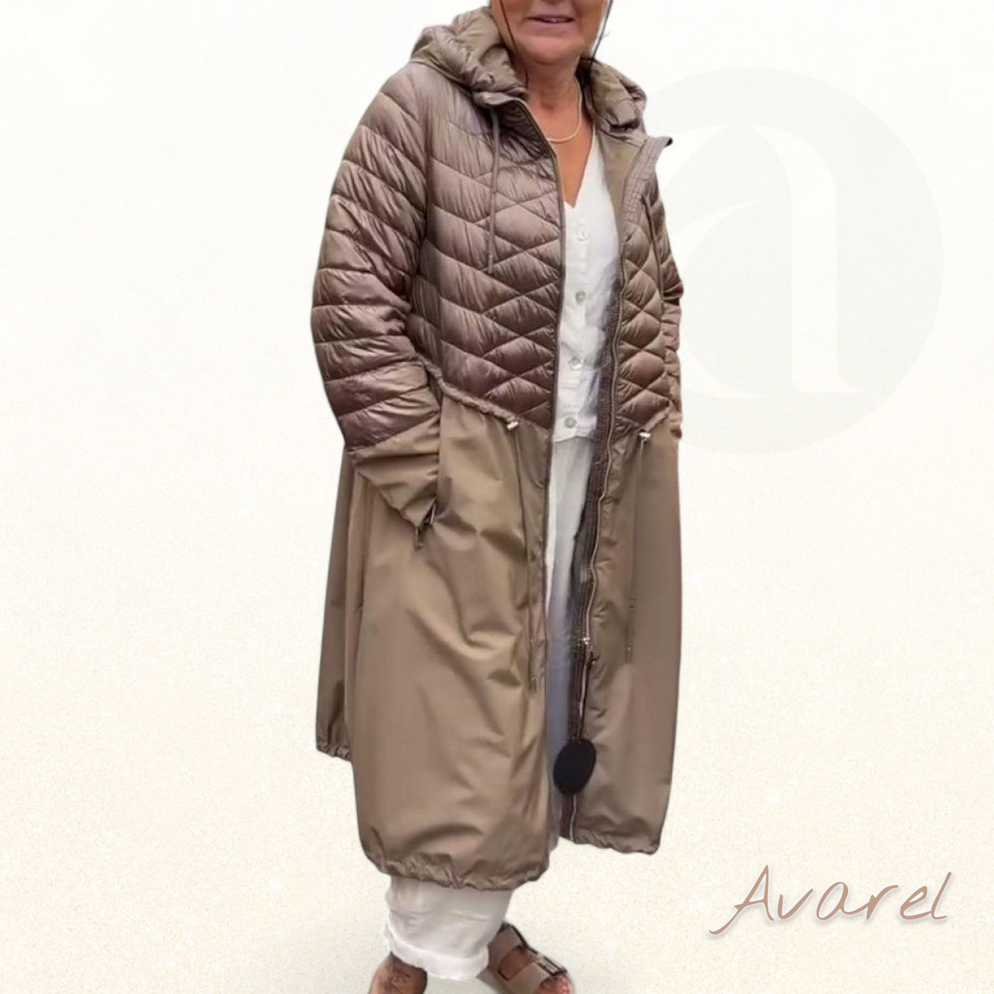 Warmligi, lang gesteppte Jacke mit bequeme Kapuze für maximale Komfort