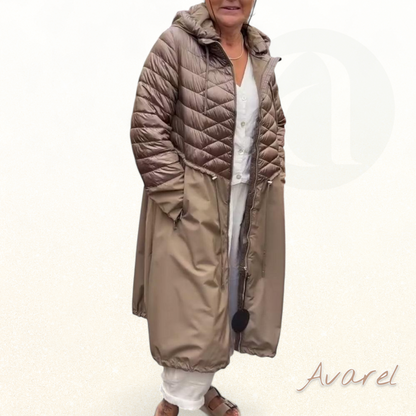 Warmligi, lang gesteppte Jacke mit bequeme Kapuze für maximale Komfort