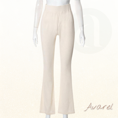 Stylisch eifarbige Slim-Fit-Hose mit modischem Micro-Flare für en eleganten Look