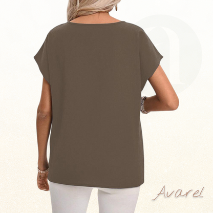 Stilvolls gestreifts T-Shirt mit aktuellem geometrischem Druck