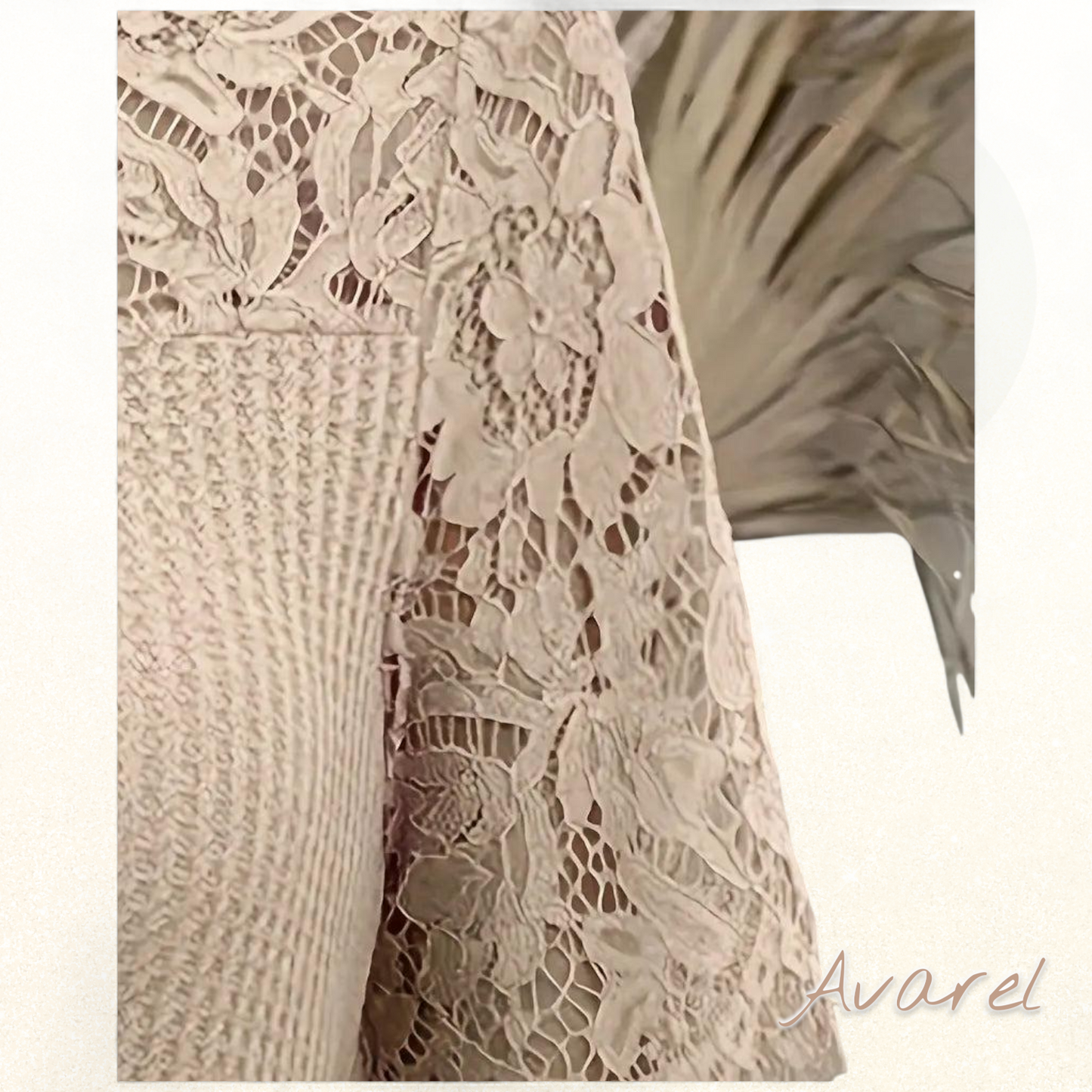 Stilvolls gstrickts T-Shirt mit Spitzeneinsatz für ne eleganten Look