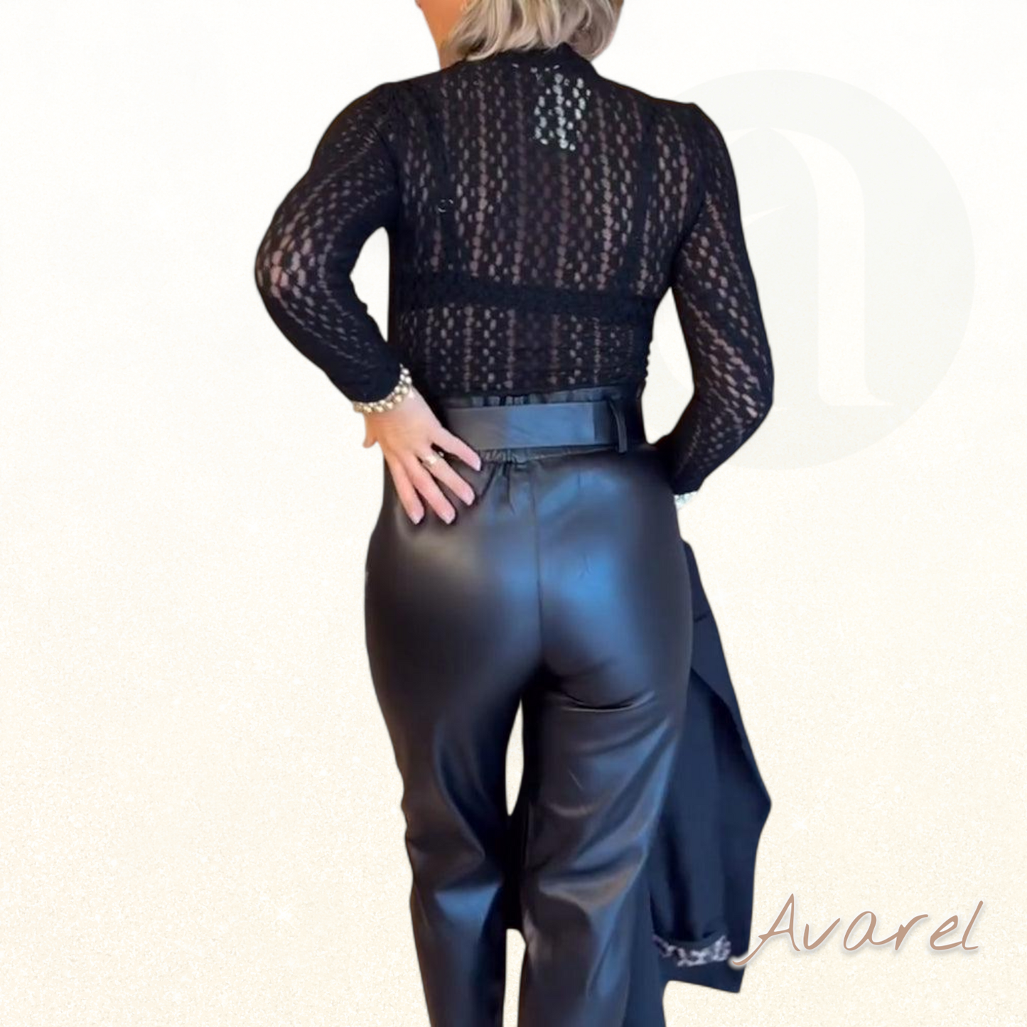 Hochwertiger usgschniidener, dehbarer Strick für stilvolle Look