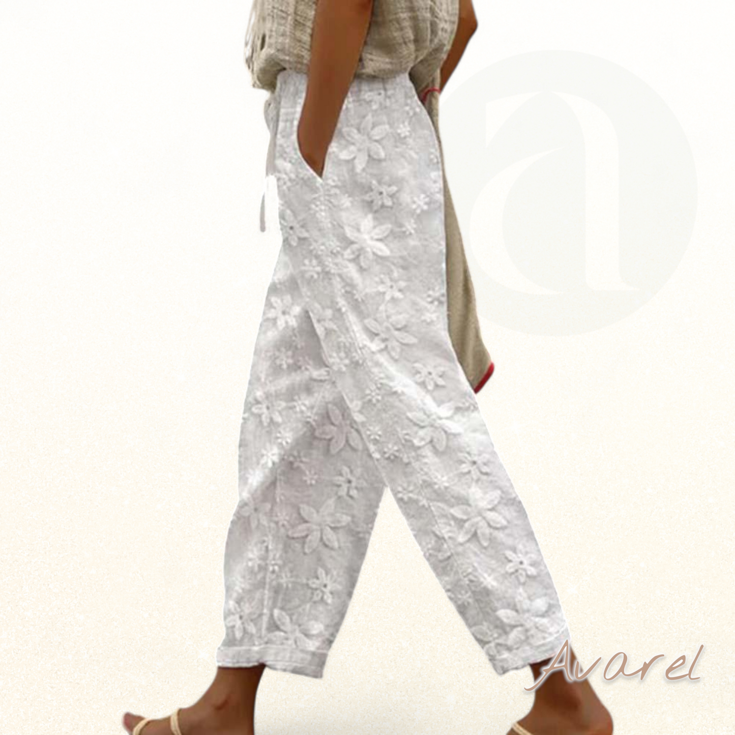 Bequemi einfarbigi Freizeithose mit eleganter Blueme-Stickerei und practicalm Schnörverschluss