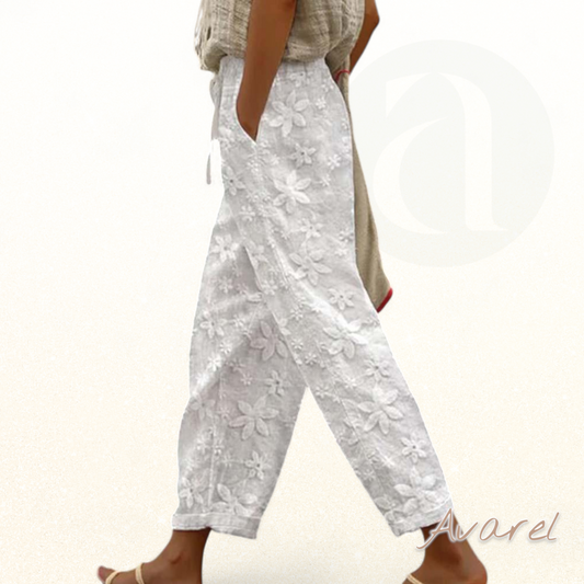 Bequemi einfarbigi Freizeithose mit eleganter Blueme-Stickerei und practicalm Schnörverschluss