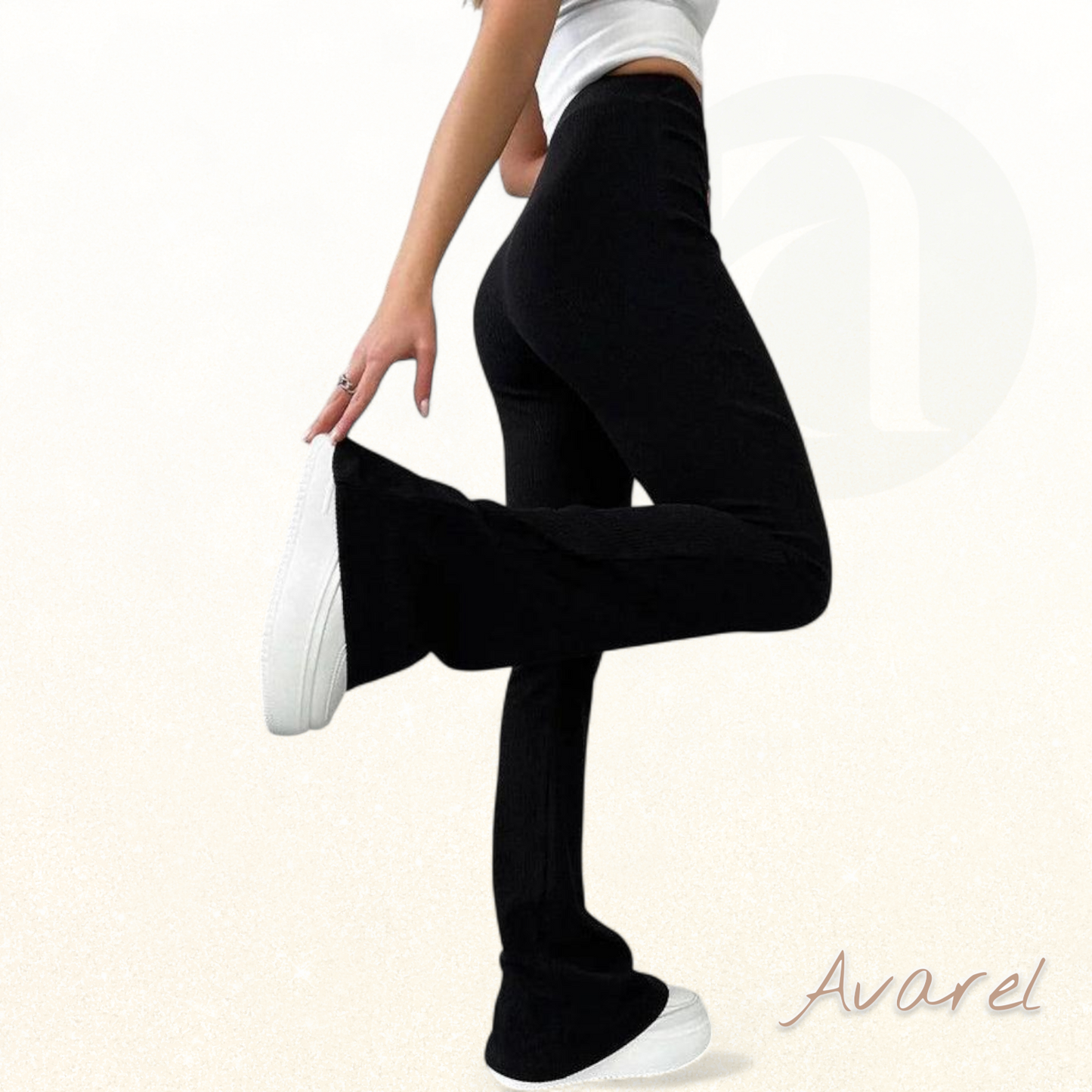 Stylisch eifarbige Slim-Fit-Hose mit modischem Micro-Flare für en eleganten Look