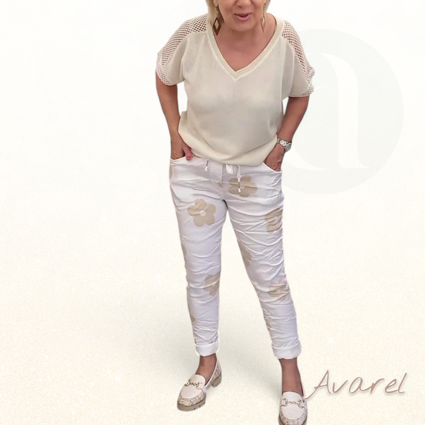 Hose mit coollem Print und praktischem Kordelzug für en lässige Look